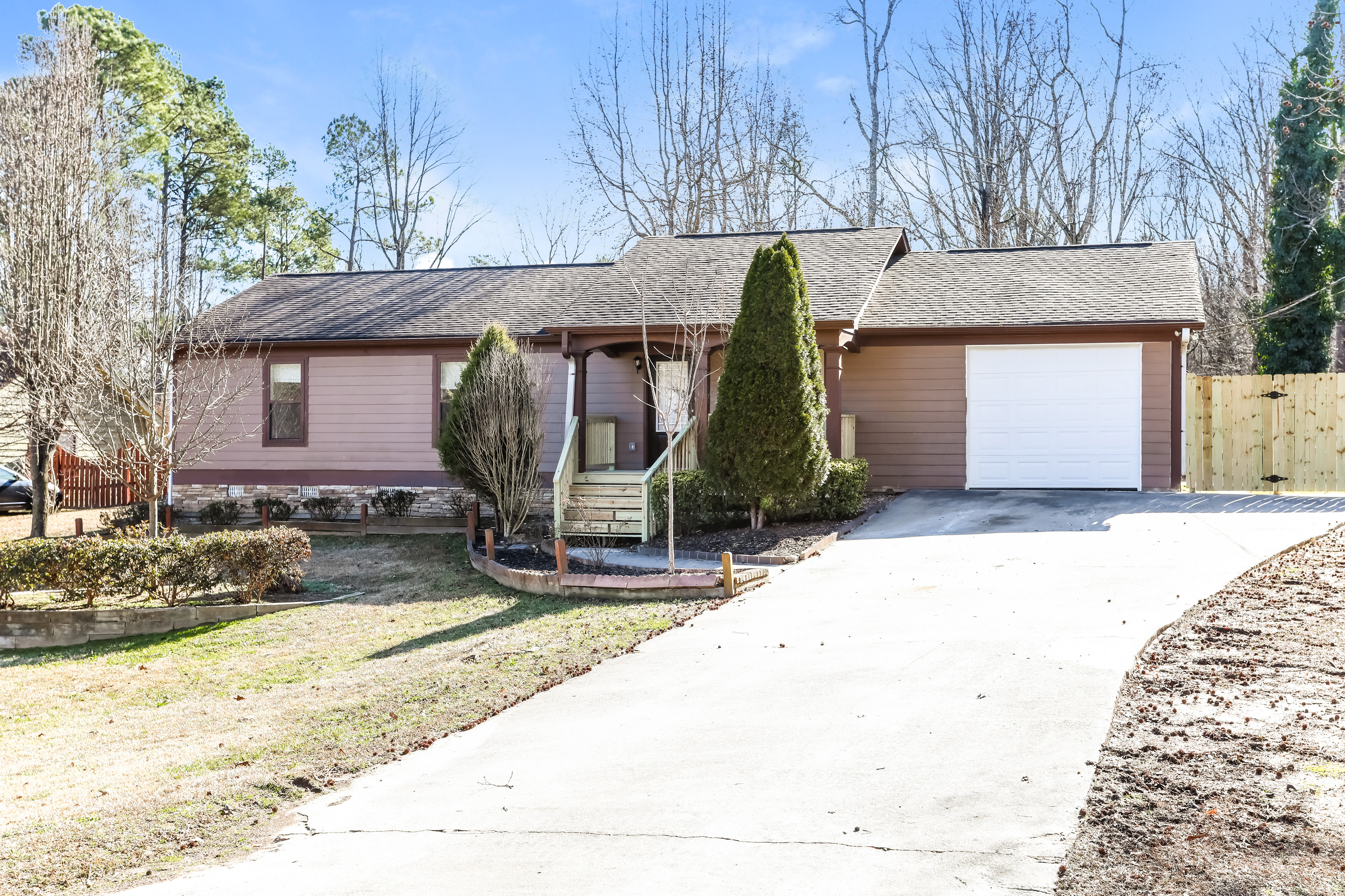 6322 Garden Ln Flowery Branch, GA 30542
